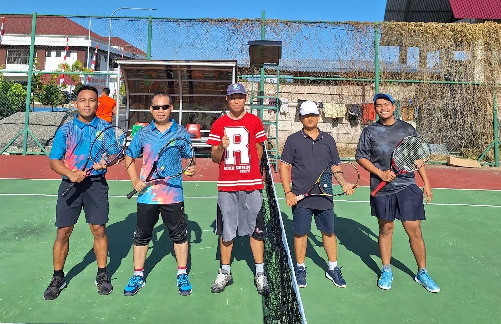 PERTANDINGAN TENNIS LAPANGAN DILMIL MANADO VS PT MANADO